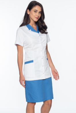 Pielęgniarka w ubraniu medycznym.